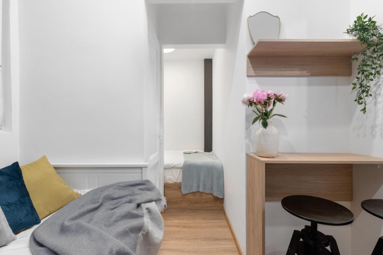 Ultra Central, 15 Sqm Studio By Urbanesq Bucharest Luaran gambar