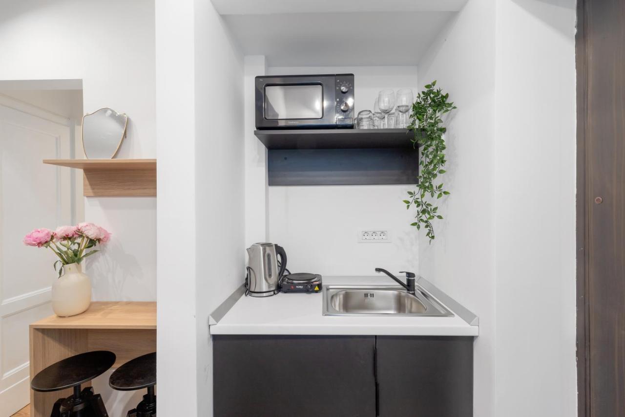 Ultra Central, 15 Sqm Studio By Urbanesq Bucharest Luaran gambar