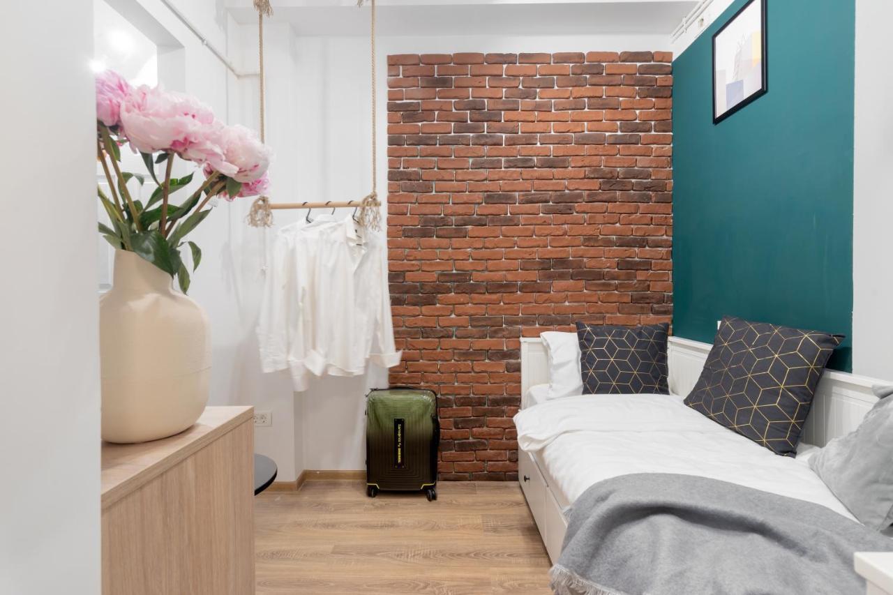 Ultra Central, 15 Sqm Studio By Urbanesq Bucharest Luaran gambar